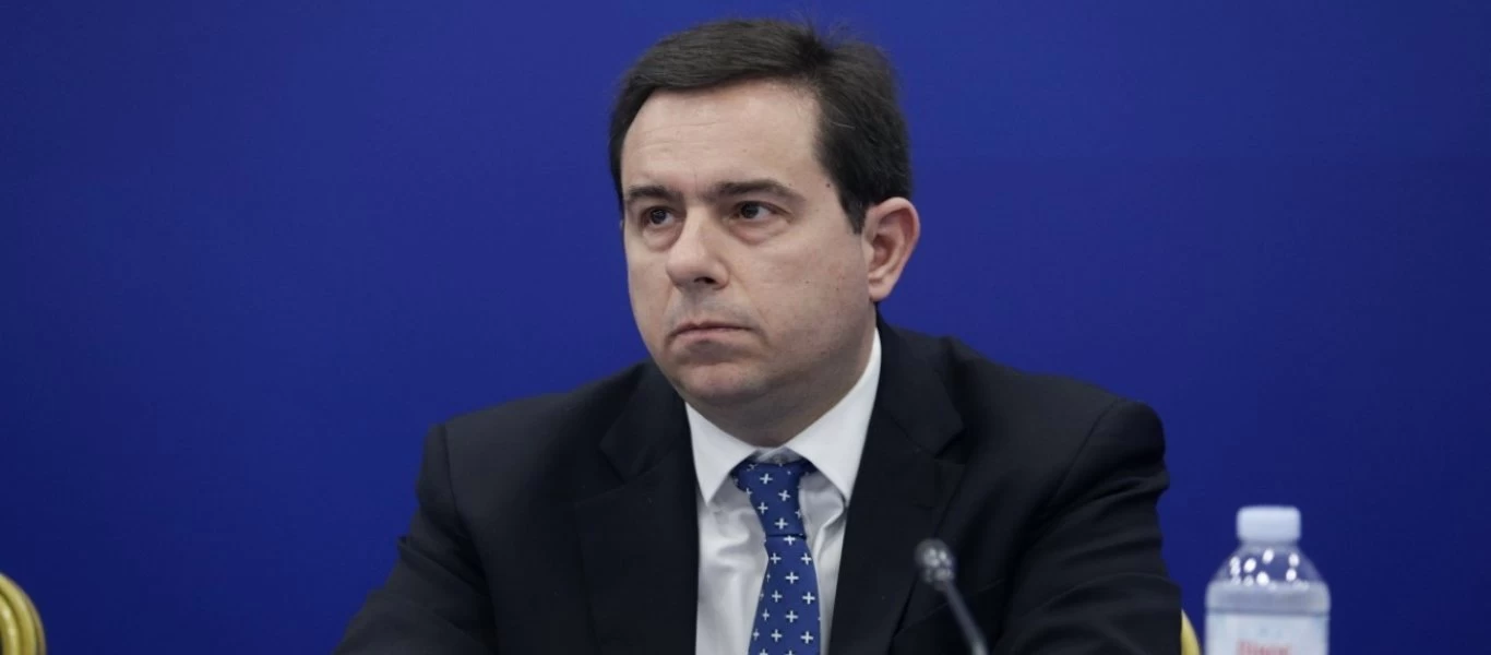 Μέγαρα: Συνάντηση Μηταράκη με τοπικούς φορείς για το χτίσιμο κέντρου αλλοδαπών στην περιοχή
